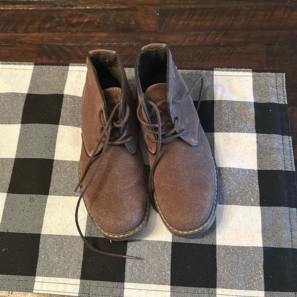 Boys Kenneth Cole lace up boots